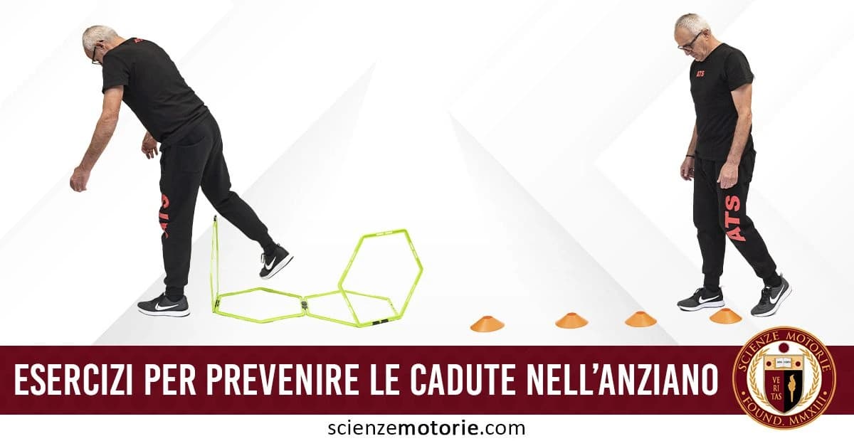 Uomo anziano che esegue esercizi per prevenire le cadute: a sinistra cammina sopra ostacoli verdi, a destra tra coni arancioni. In basso, il testo 'Esercizi per prevenire le cadute nell’anziano' e il logo di Scienze Motorie.com