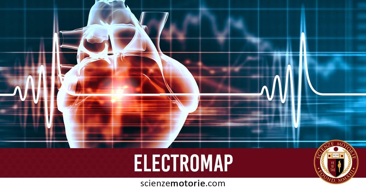 Cuore stilizzato con sfondo a griglia ed elettrocardiogramma, linea di impulso cardiaco e scritta "ELECTROMAP" con logo Scienze Motorie.
