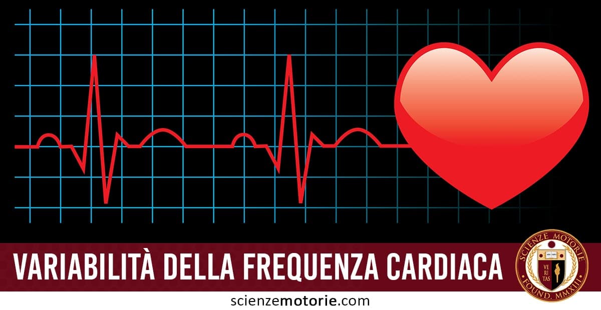 Grafico elettrocardiogramma (ECG) con linea rossa della frequenza cardiaca su sfondo a griglia, grande cuore rosso a destra e testo "Variabilità della Frequenza Cardiaca" con logo Scienze Motorie.