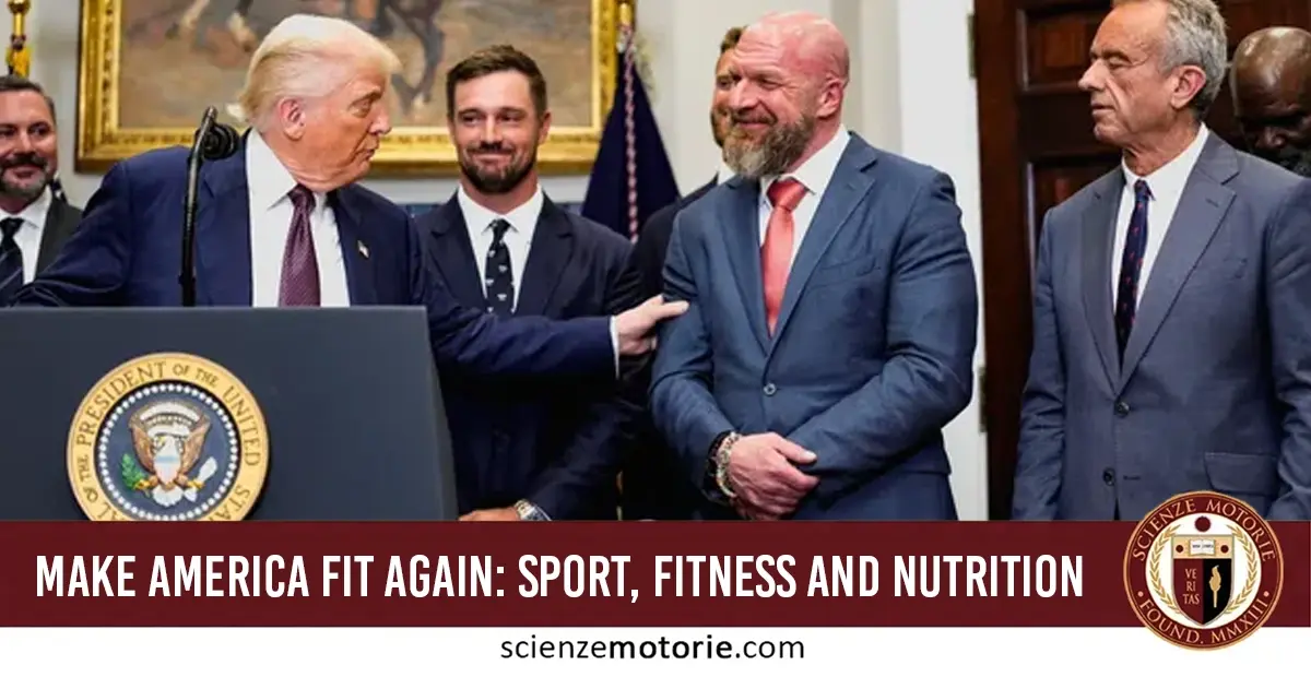Conferenza ufficiale con Donald Trump e titolo “Make America Fit Again: Sport, Fitness and Nutrition”, logo Scienze Motorie in basso a destra.