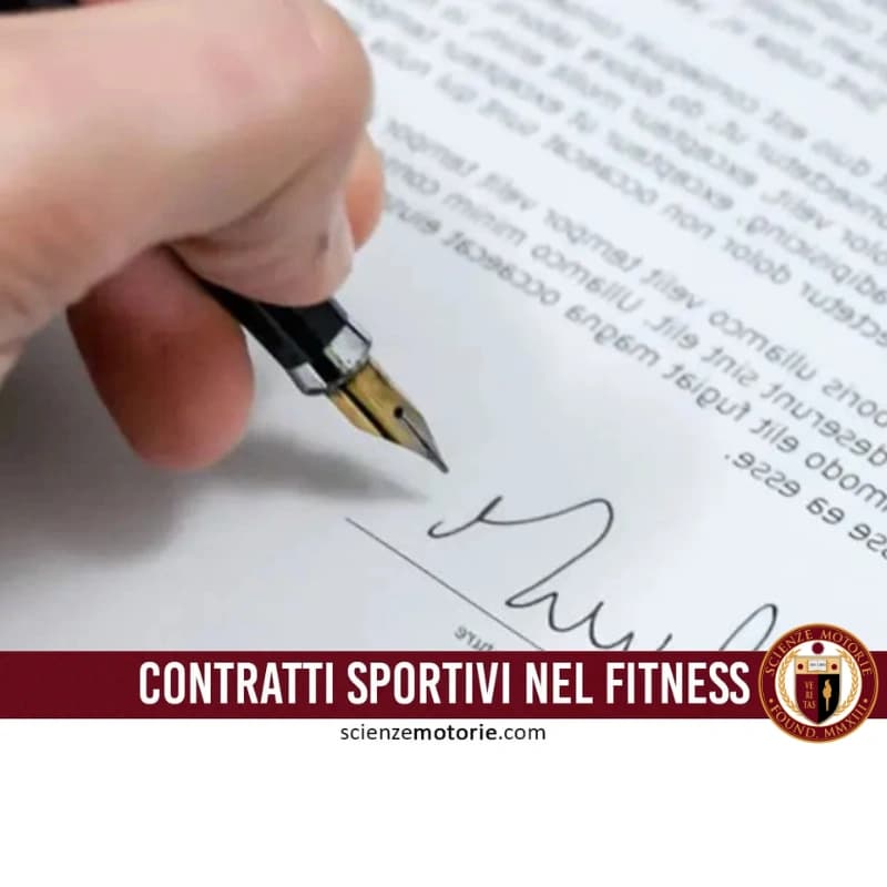 Mano che firma un documento con una penna stilografica su un tavolo