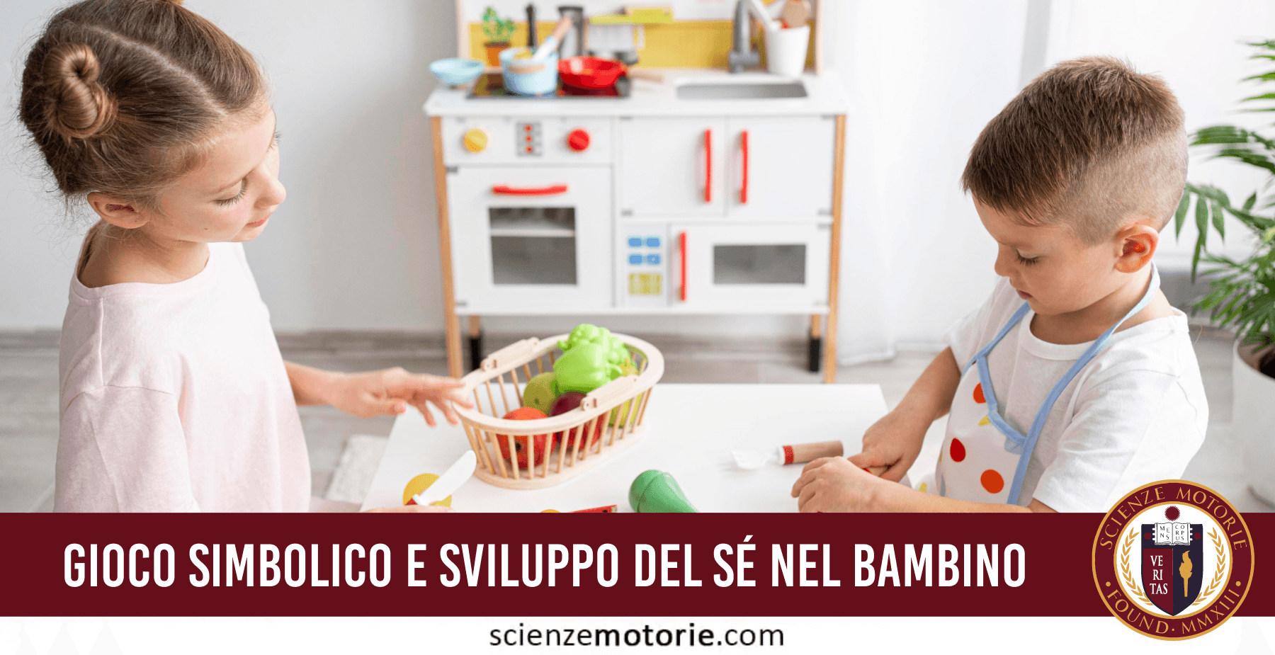 Bambino impegnato nel gioco simbolico durante lo sviluppo del sé
